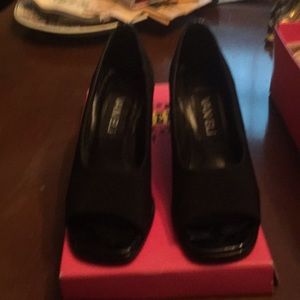 vaneli open toe patent leather size4and a half